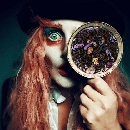 マローブルーとコーンフラワーの青い花びらが美しい、メロンコリーマスカットの茶葉